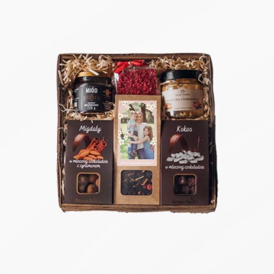 Set cadou Flori pentru tine - o cutie cu ceai, dulceață și dulciuri